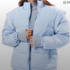 FREE  NWT WeWoreWhat Puffer Jacket w detachable sleeves  Blue (XS)